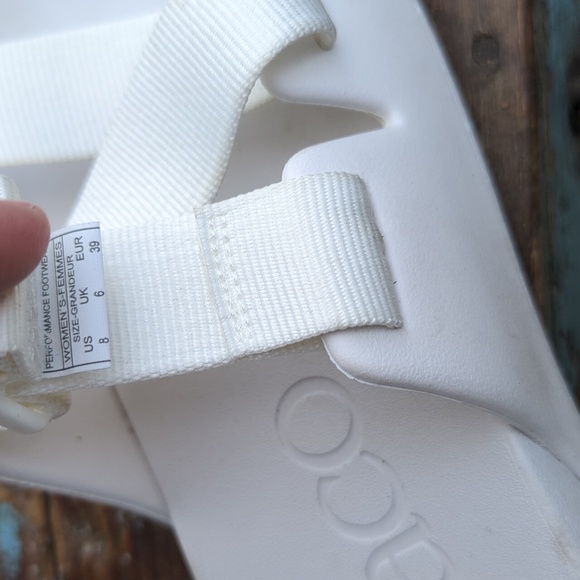 Chaco white sandals Women's Size 8 Last Chance - Picture 4 of 4